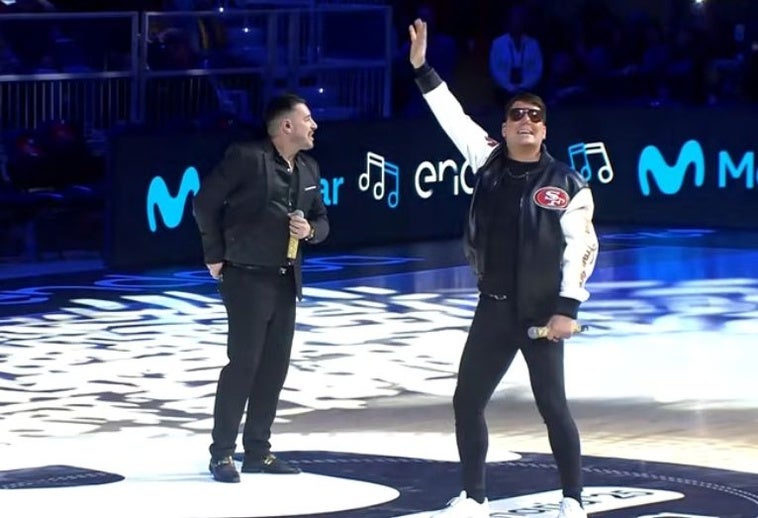Andy y Lucas durante la actuación en la final de la Copa del Rey de baloncesto.