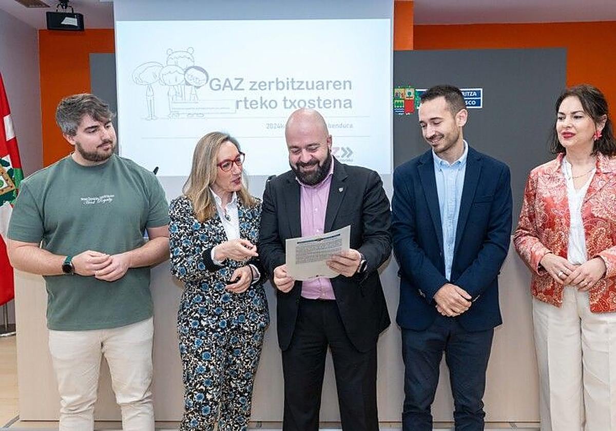 Representantes del Gobierno vasco y de los ayuntamientos de Bilbao, Barakaldo y Vitoria.