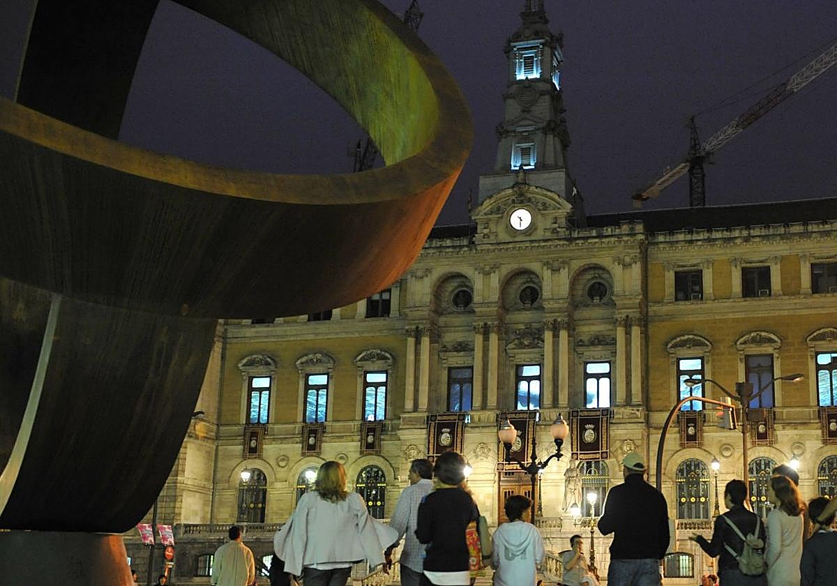 Los ayuntamientos de Bilbao y Barakaldo se iluminarán de verde para concienciar sobre los tumores de la vía biliar