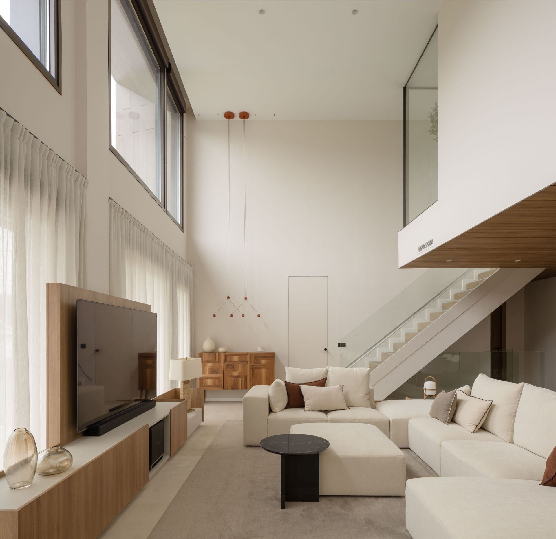 Este chalet de una familia bilbaína lo tiene todo: lujo, diseño y mucha luz