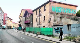 Las viviendas de Sarrikobaso llevan casi dos décadas fuera de ordenación a la espera de un desarrollo urbanístico.