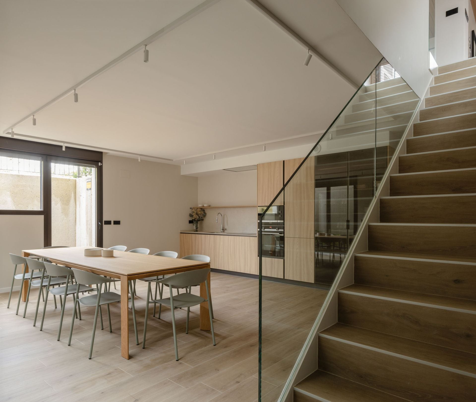 Este chalet de una familia bilbaína lo tiene todo: lujo, diseño y mucha luz