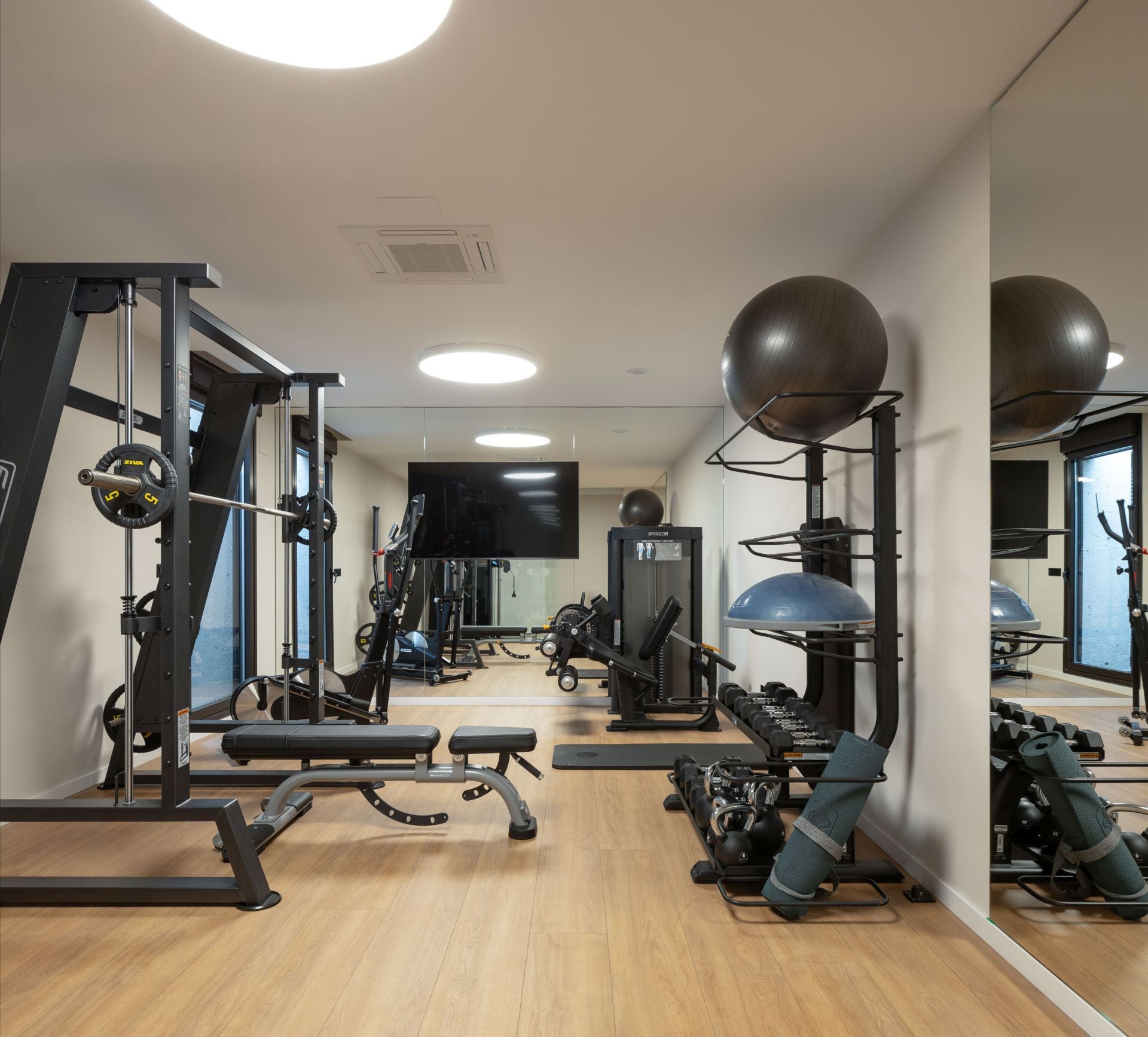 Este chalet de una familia bilbaína lo tiene todo: lujo, diseño y mucha luz