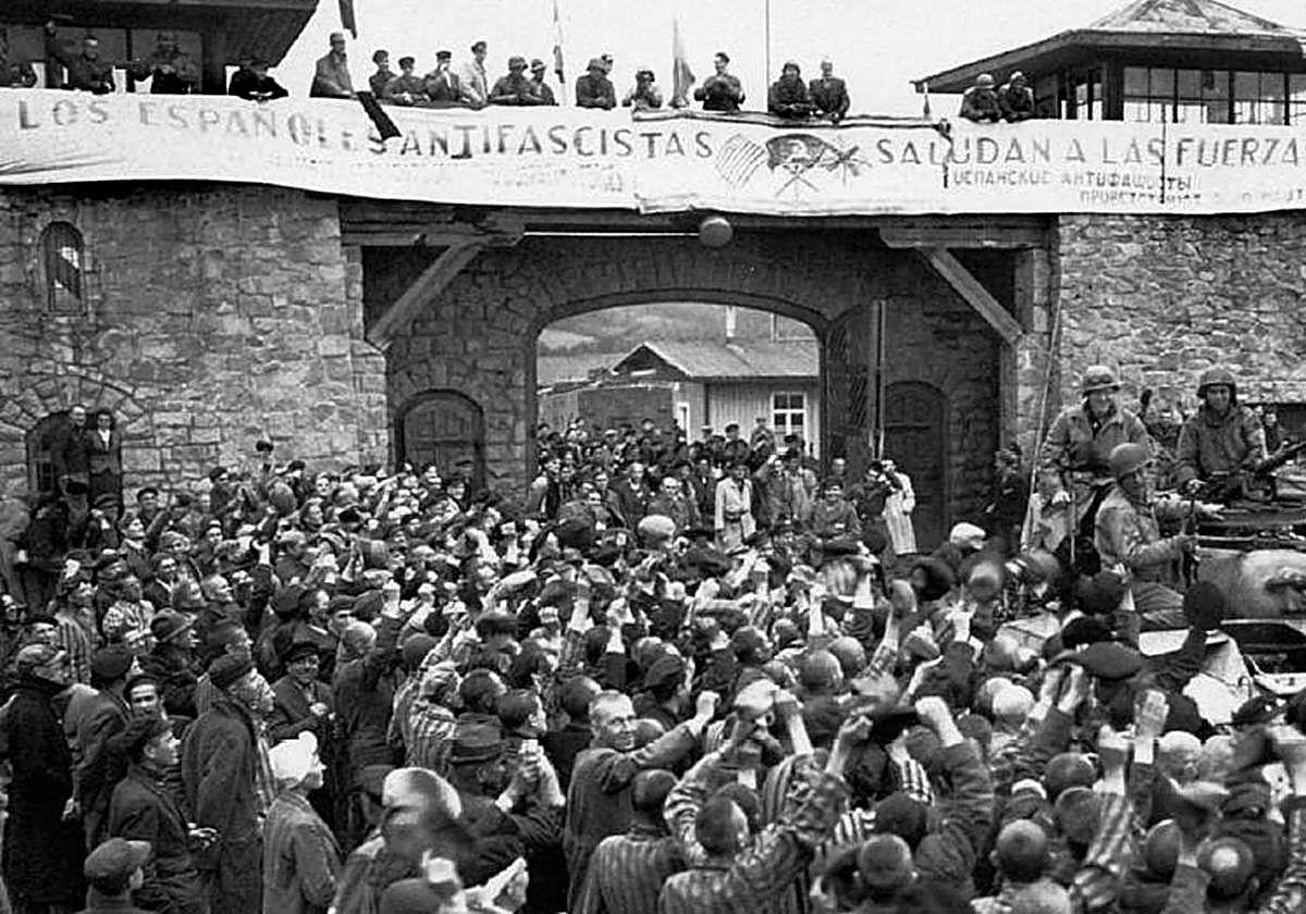 artel en español saluda a las fuerzas americanas que liberaron Mauthausen en el año 1945.