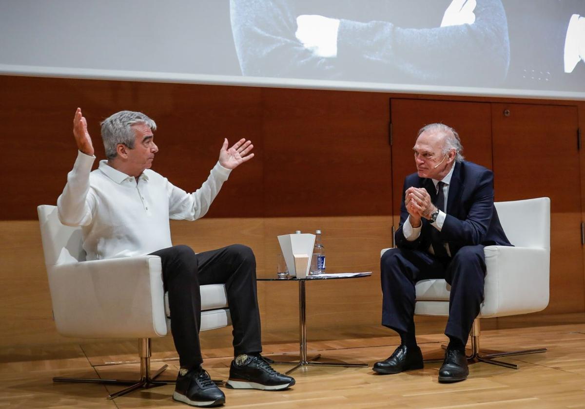 Carles Francino y Pedro Piqueras, en la charla que mantuvieron ayer en los Premios Alejandro Echevarría.