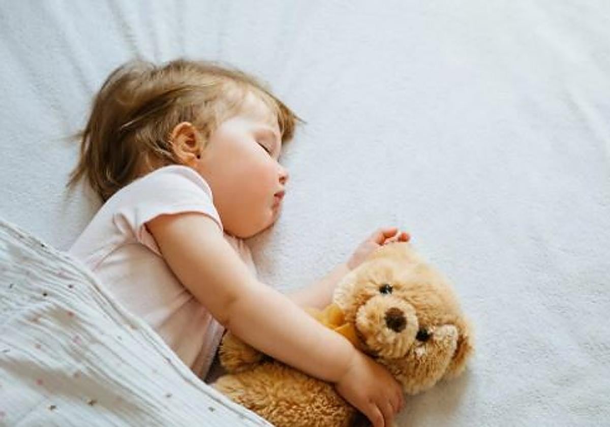 El truco de este enfermero para dormir a un bebé en cinco minutos