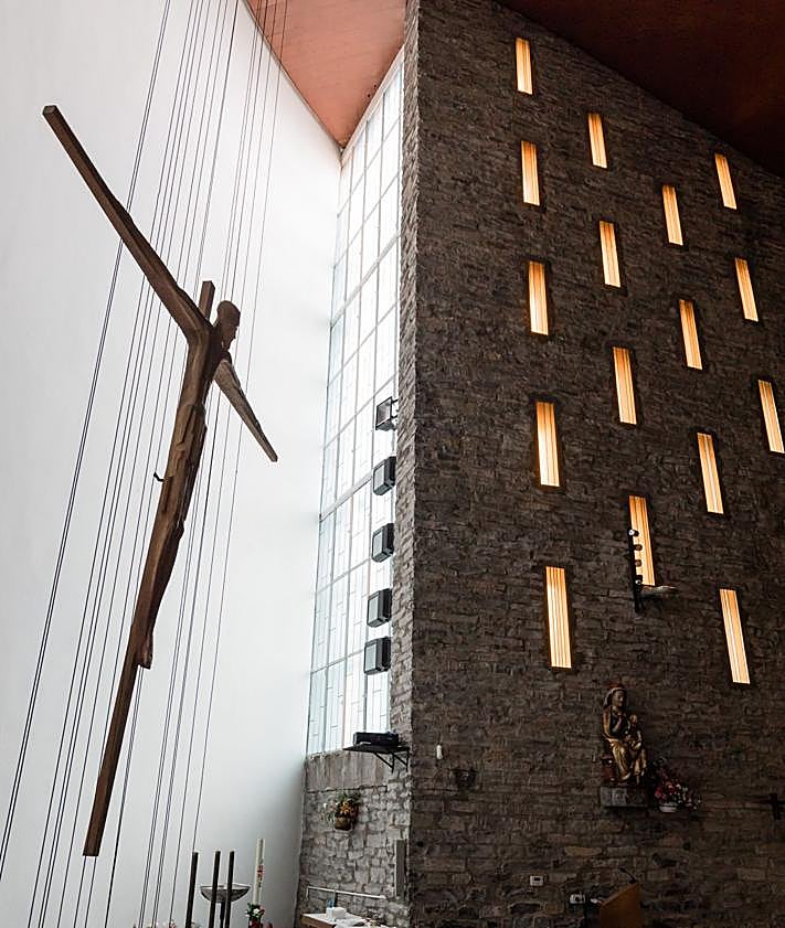 Imagen secundaria 2 - Las 'casas americanas', ubicadas en Ibarrekolanda y diseñadas por Rufino Basáñez, Esteban Argárate y Julián de Larrea, son uno de los edificios modernos de mayor valor arquitectónico de Bizkaia. La Fundación Aspaldiko (Portugalete), erigida en 1974 por Francisco Javier y Pedro Ispizua, y Nuestra Señora de la Coronación (Vitoria) son otros referentes.