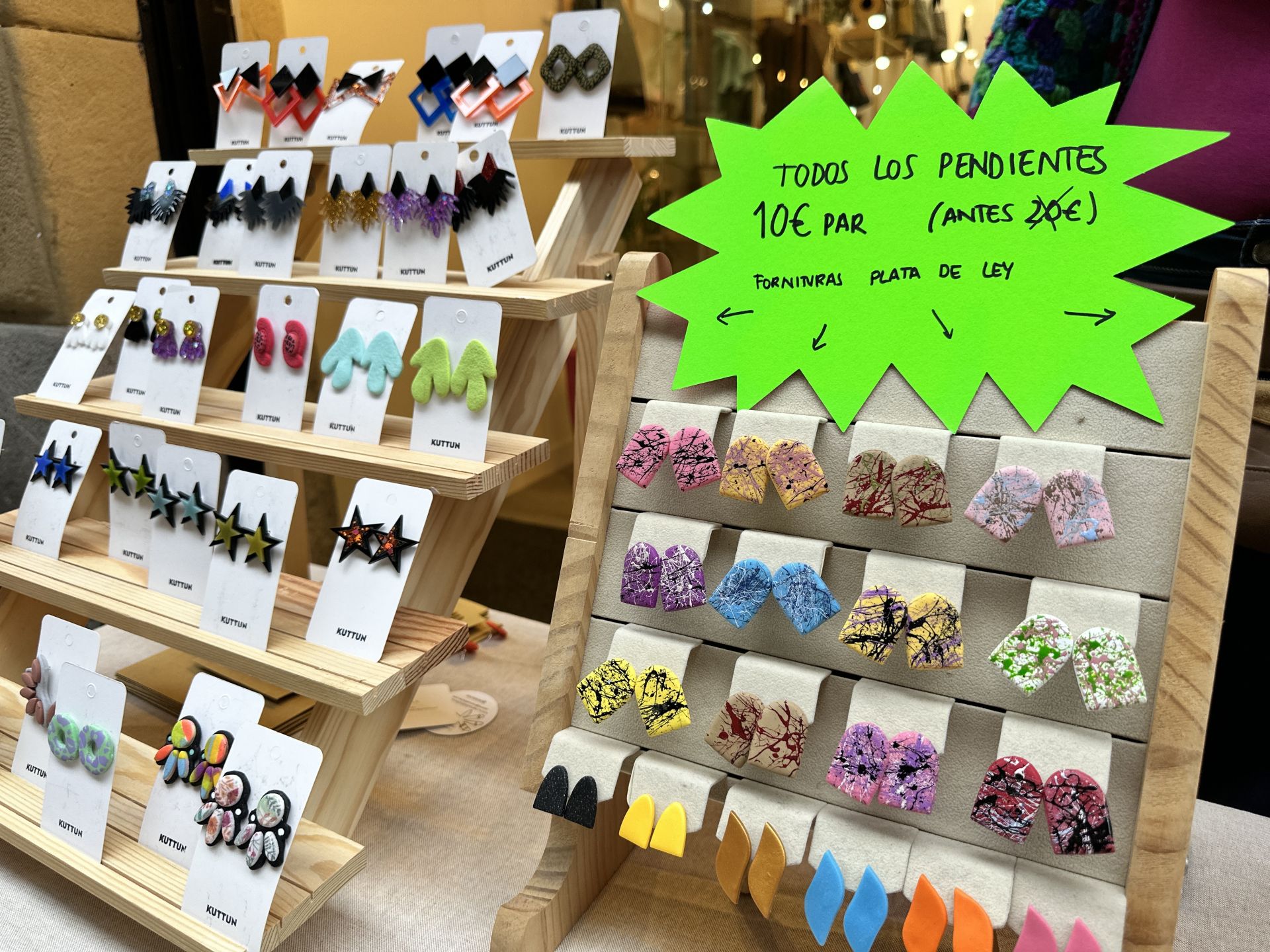 Con motivo del mercado de gangas, se pueden encontrar muchos de sus pendientes a mitad de precio, es decir, por solo 10 euros. Hay que darse prisa, porque ¡van a volar!