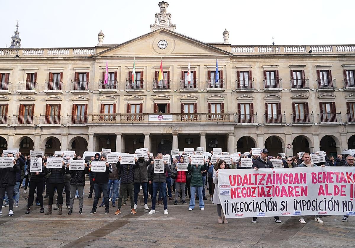 Un momento de la protesta en la Plaza de España.