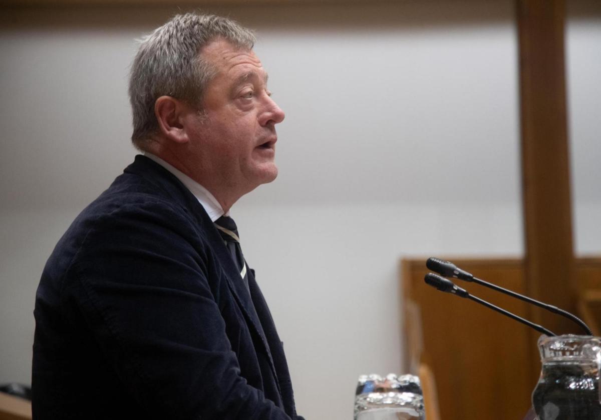 El consejero de Seguridad, Bingen Zupiria, durante su comparecencia.