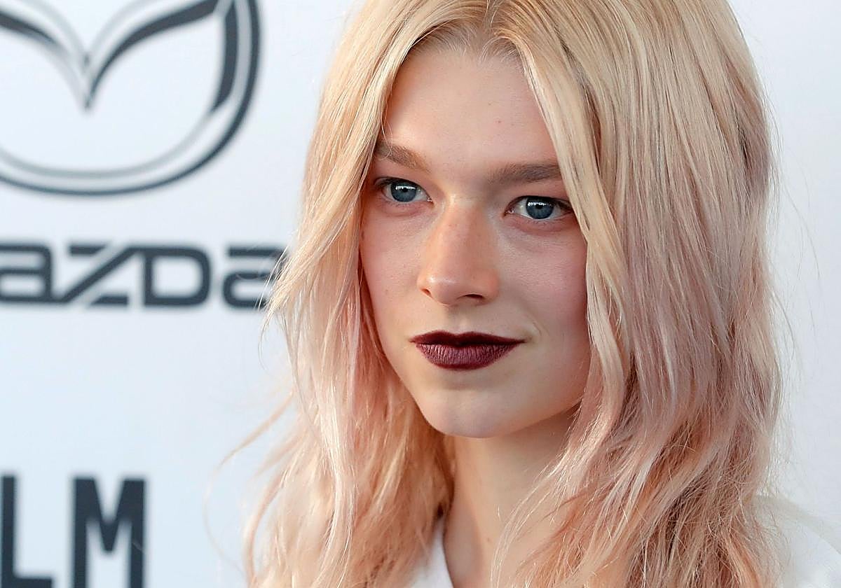La actriz trans de 'Euphoria', Hunter Schafer, estalla contra Trump tras recibir su nuevo pasaporte con género masculino