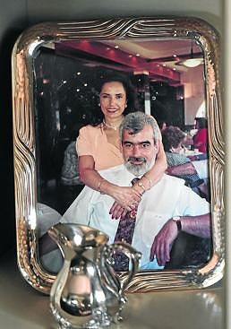 Imagen - Un retrato de Fernando Buesa junto a Natividad Rodríguez.