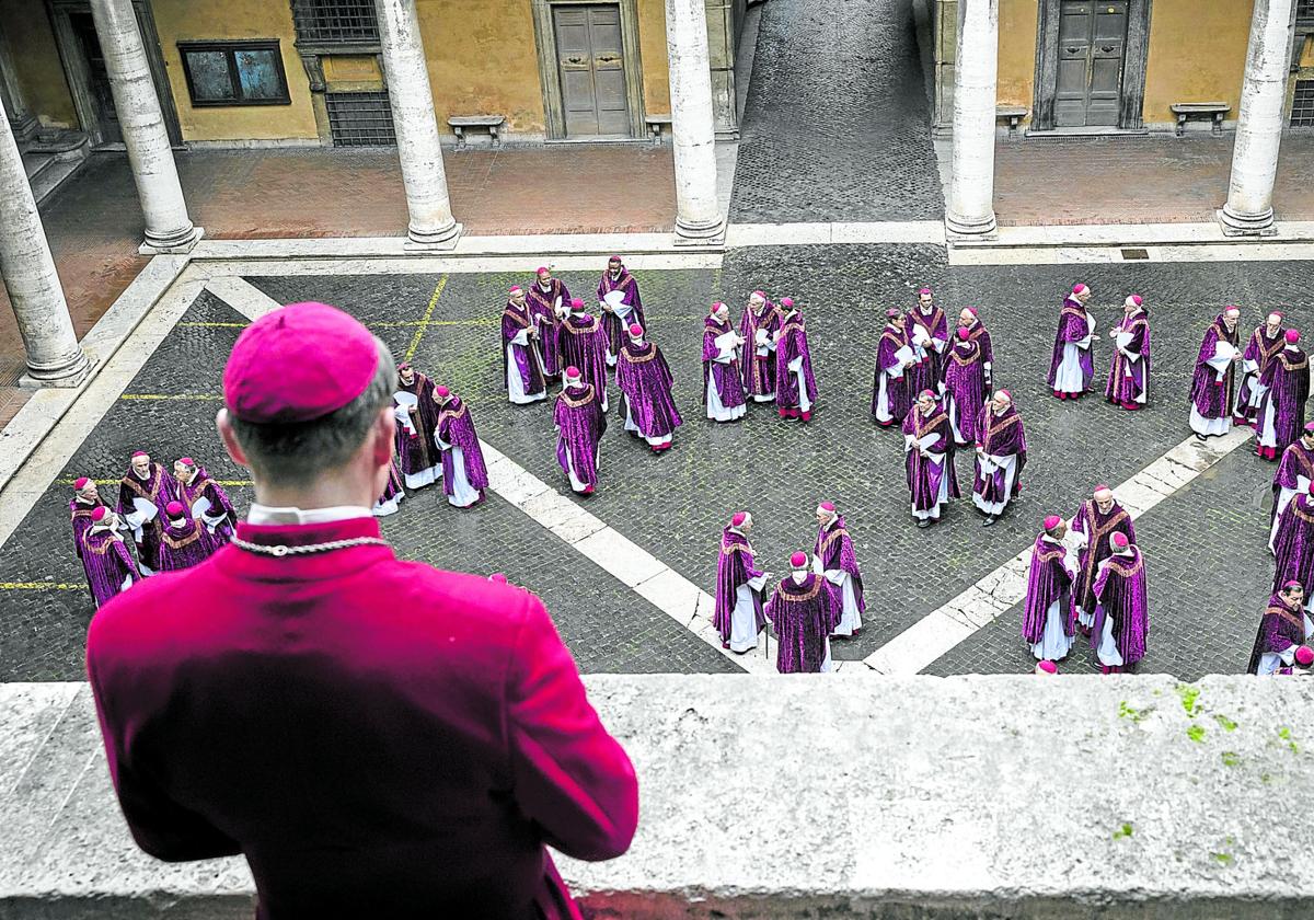'Cónclave', las maniobras por el poder en el Vaticano