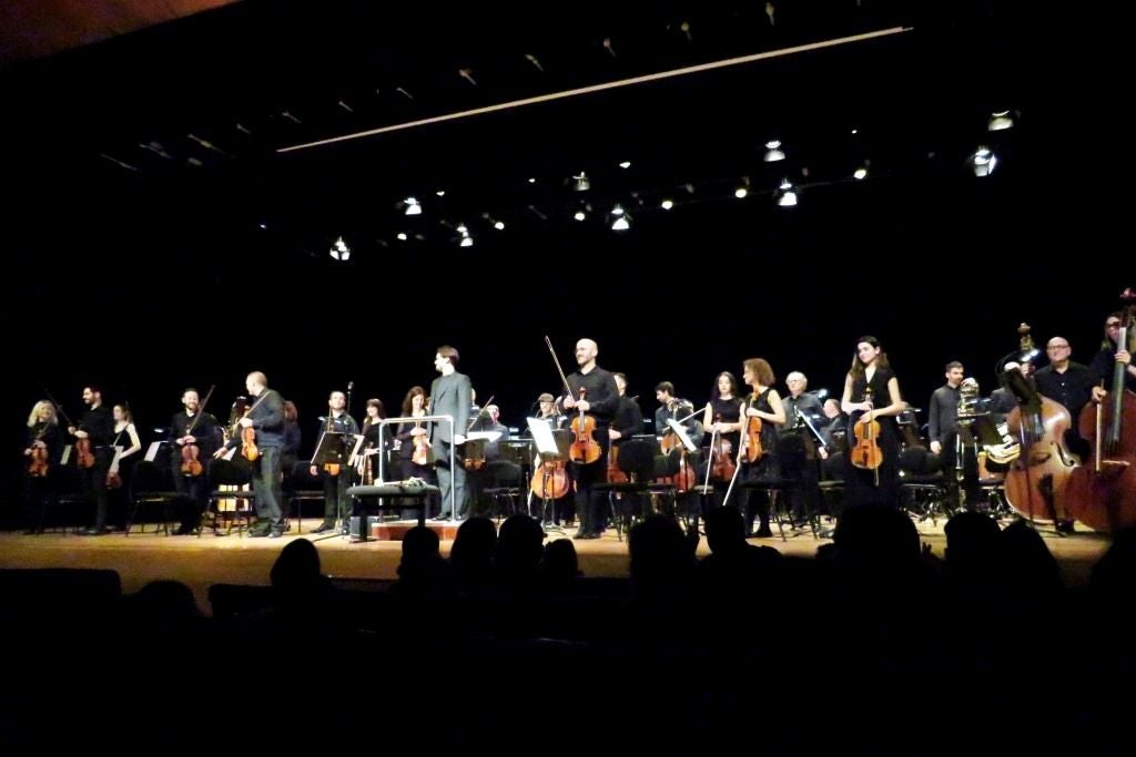 La BOS recibiendo en pie la ovación tras 'Simurgh y la pluma de oro'.