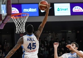 Hall, en una acción ante Irlanda.