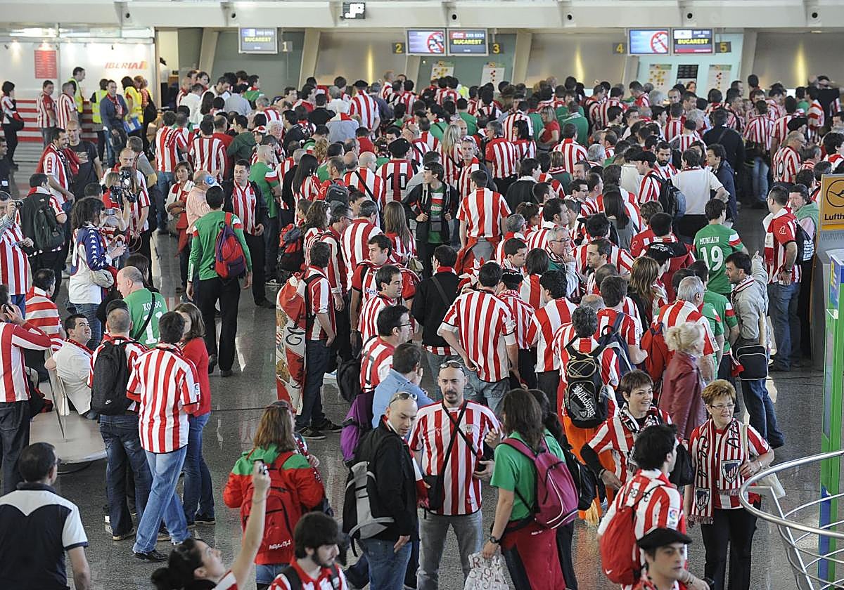 Volotea fleta un vuelo extra para llevar a los athleticzales a Roma