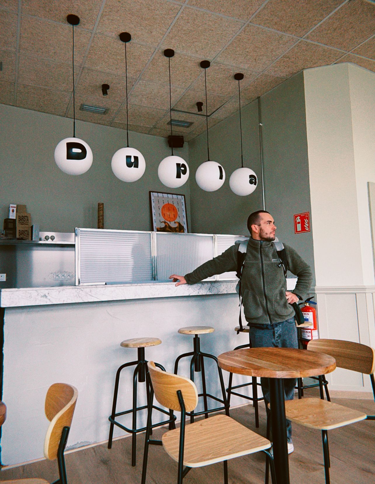 Cuatro amigos de Budapest abren en Bilbao una cafetería con bowls de açaí, bagels y tostadas durante todo el día