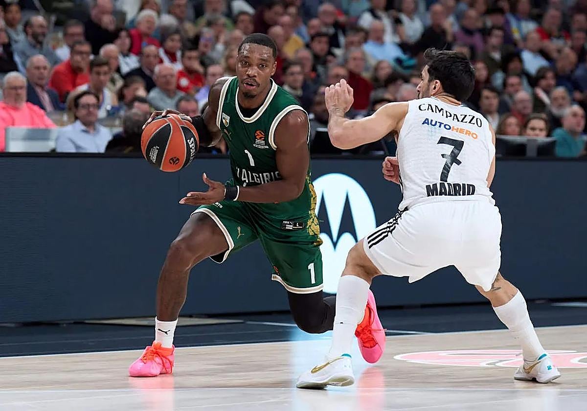 Lonnie Walker IV ha promediado 13,6 puntos en 19 partidos con el Zalgiris