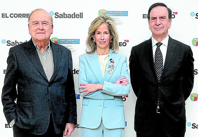 Jon Ortuzar, Zuriñe Ortiz de Latierro e Iñaki López Gandasegui.