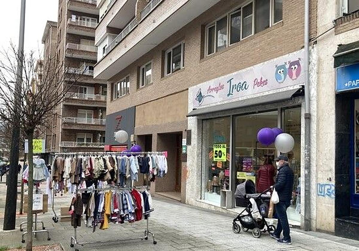 Una tienda de Galdakao con sus productos expuestos en la calle en una de las ediciones anteriores.