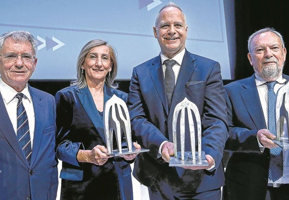 Iñaki Navarro (Banco Sabadell), Iñigo Barrenechea (EL CORREO), Beatriz Astigarraga (IMQ), Emiliano López Atxurra (Petronor), Enrique Lizaso (Multiverse Computing), Pedro Salazar (AJL Ophthalmic), Mikel Jauregi (Gobierno vasco) e Iñaki López Gandásegui (Aernnova).