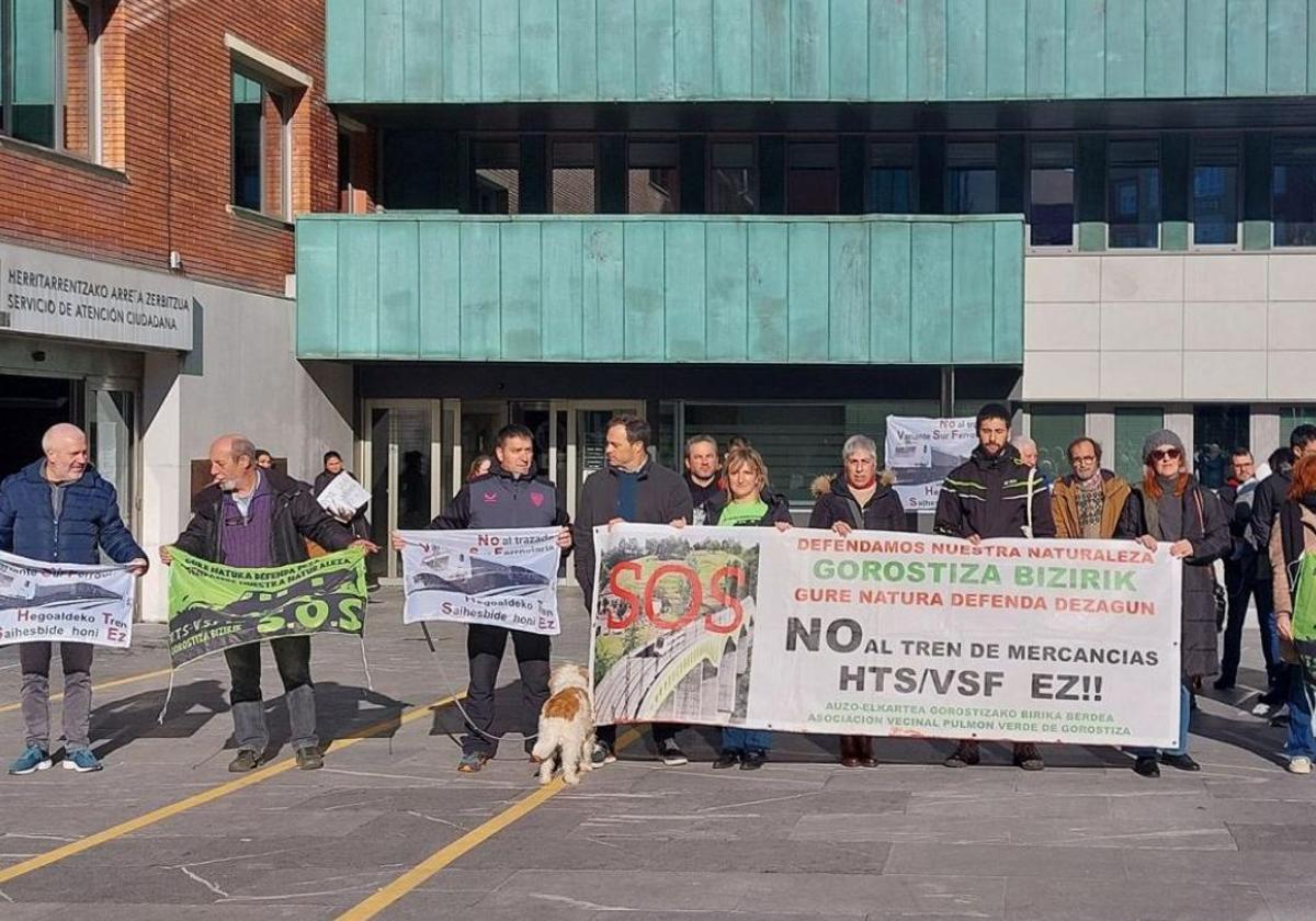 Piden donativos para los frentes judiciales por la Variante Sur Ferroviaria y los parques eólicos