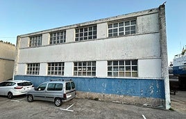 El actual edificio de carpintería del puerto de Ondarroa será derribado para construir el garbigune.