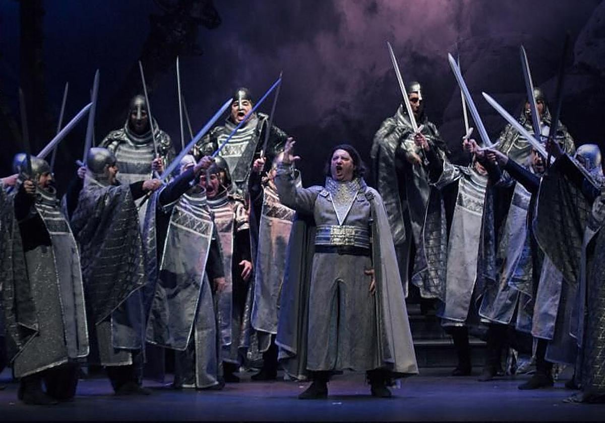Con la ópera 'Il Trovatore', el teatro municipal de Basauri recuperó este mes la oferta del género.
