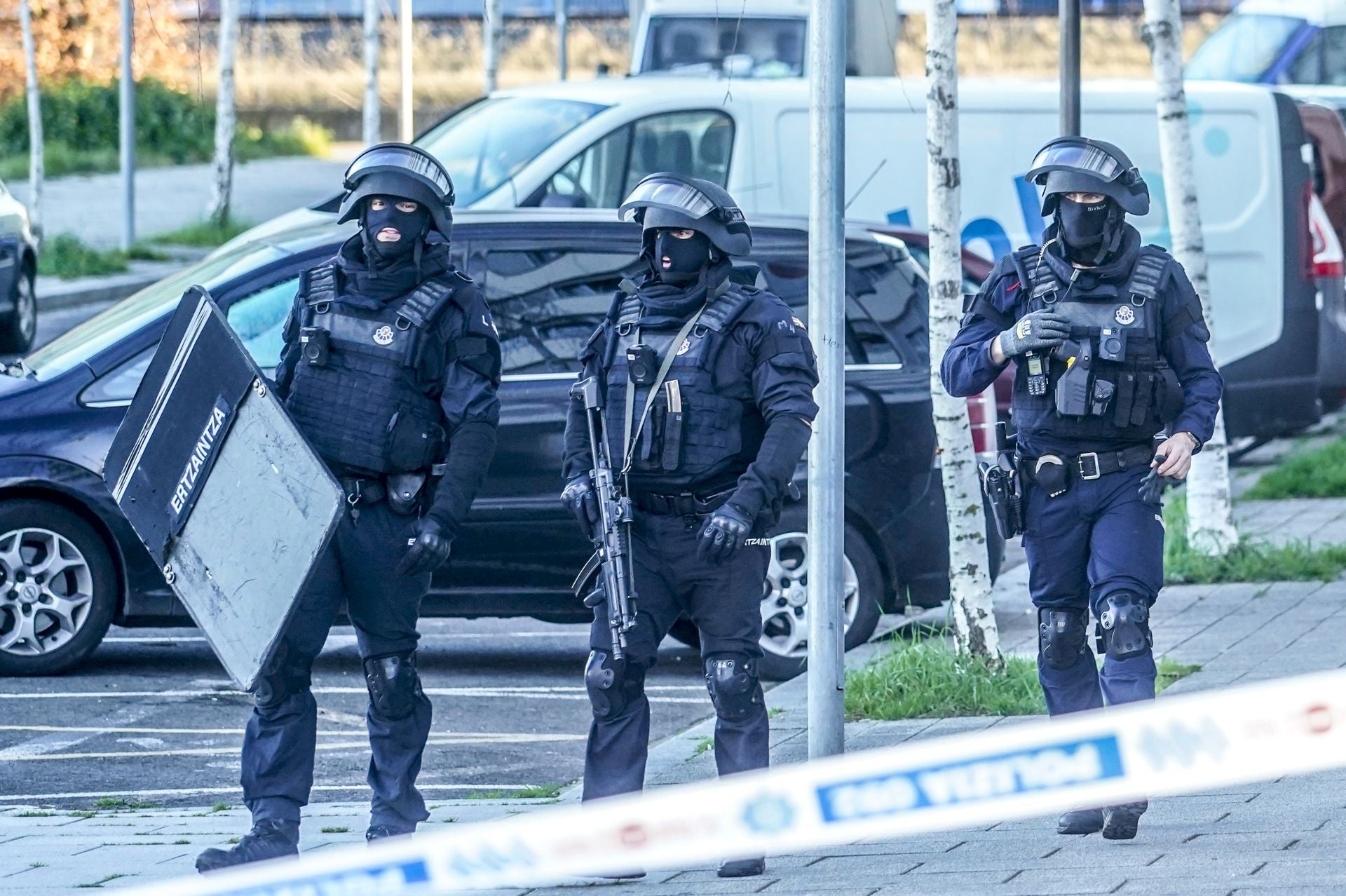 Las imágenes del despliegue policial en Salburua