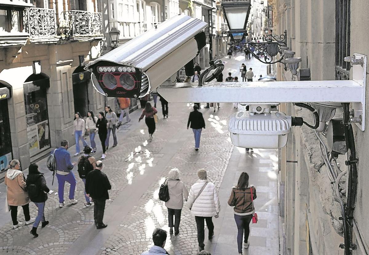 Bilbao empieza a multar a los conductores que se cuelan en el Casco Viejo tras 26 meses de 'amnistía'