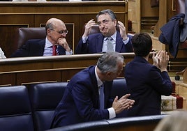 Esteban recibe los aplausos de gran parte del Congreso.