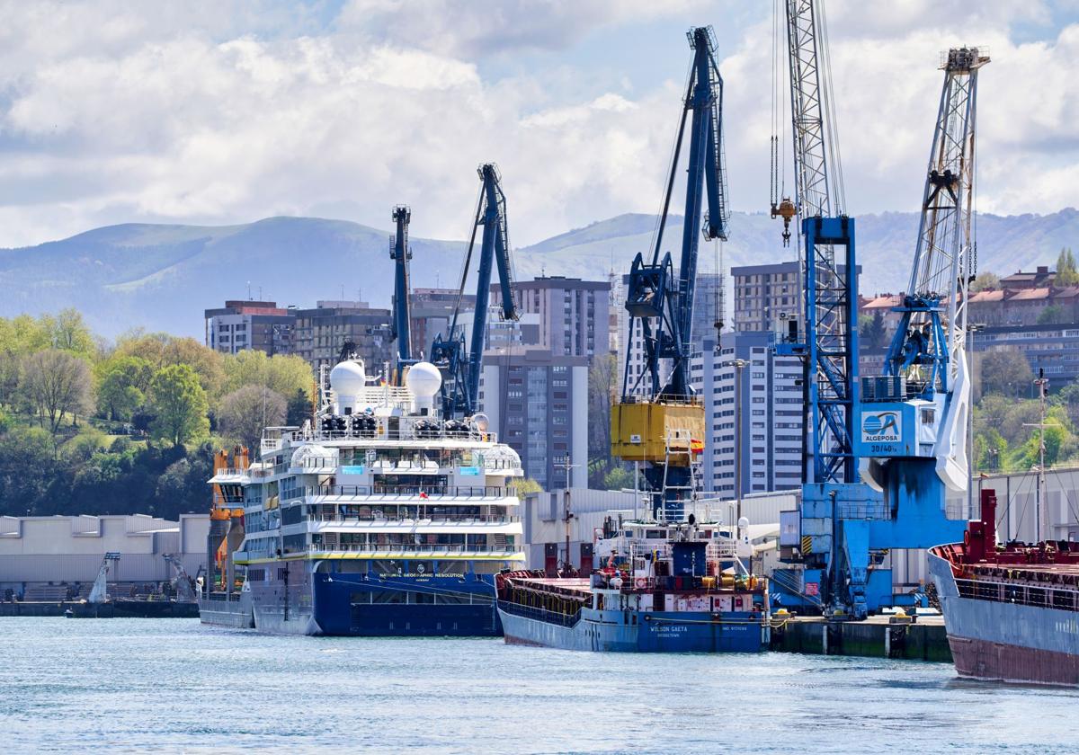 Los ertzainas del puerto de Pasaia tienen que «pedir permiso» a la Guardia Civil para ir al baño