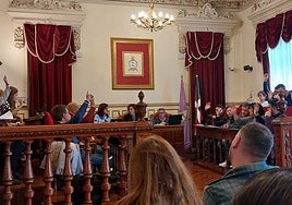 Los grupos políticos aprueban por unanimidad atajar cuanto antes la deuda municipal en las comunidades.