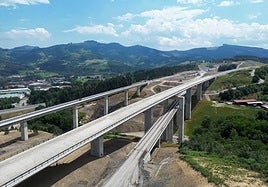 Panorámica del nudo de Bergara, eje de la circulación del TAV por Euskadi.
