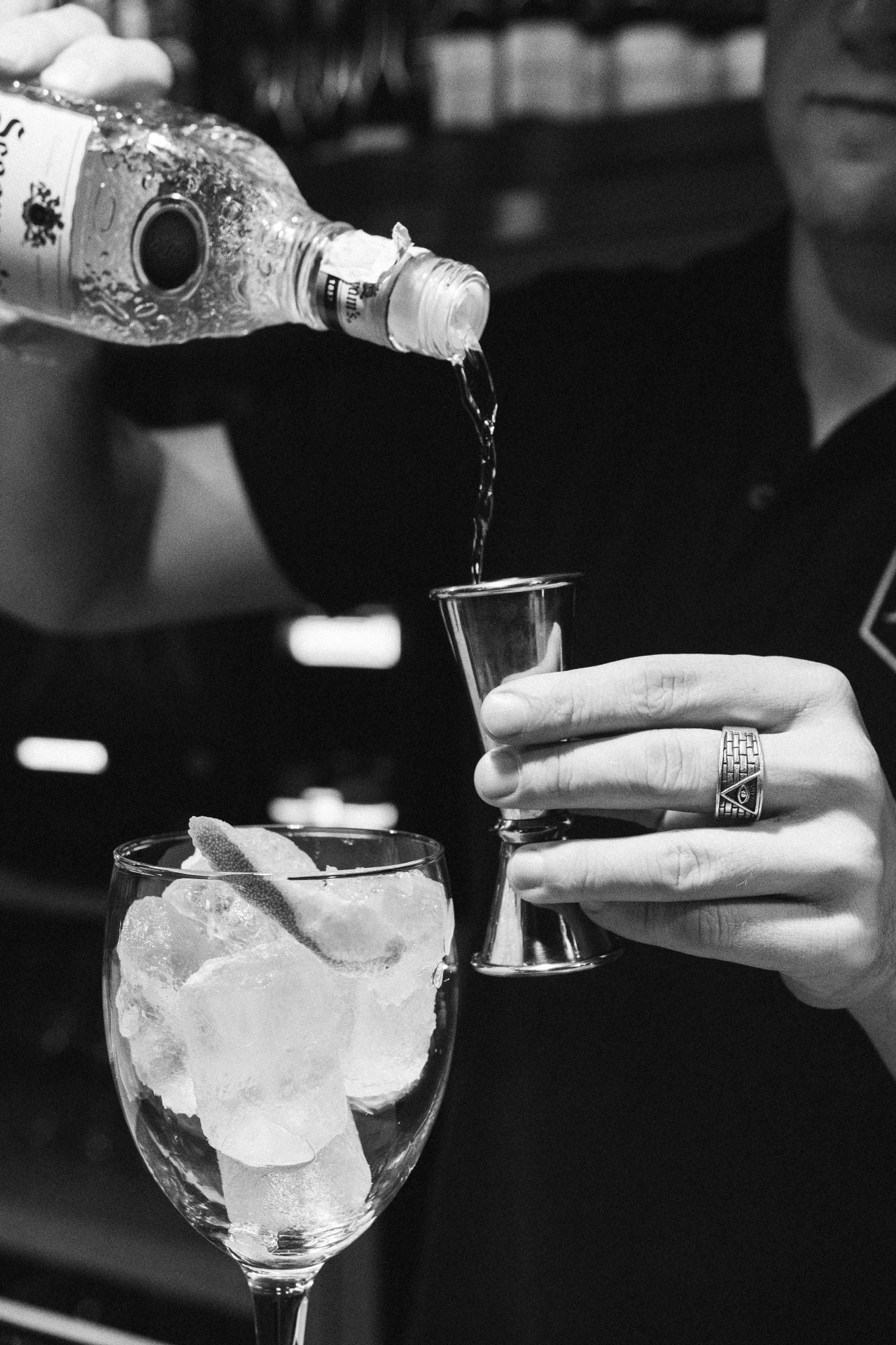 Los reyes del &#039;tardeo&#039; en Bilbao llevan el buen ambiente a su nuevo bar del centro