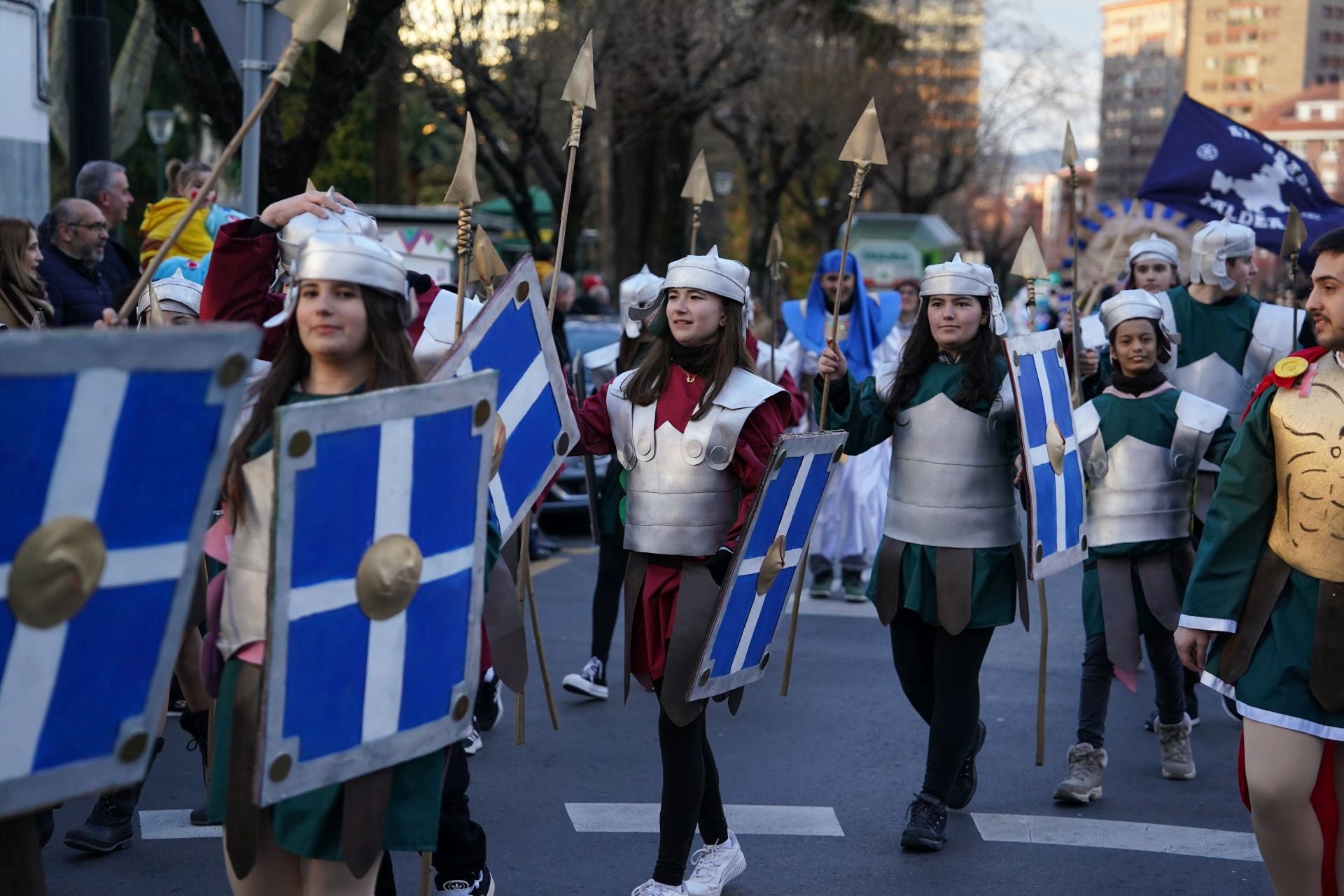 La gabarra, Mario Bros, yogures Danone... Barakaldo se llena de originales disfraces