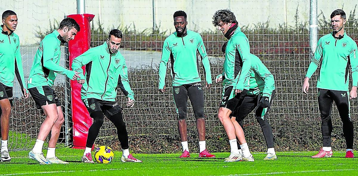 Convencidos. Los jugadores del Athletic se preparan en Lezama para el partido ante el Atlético.