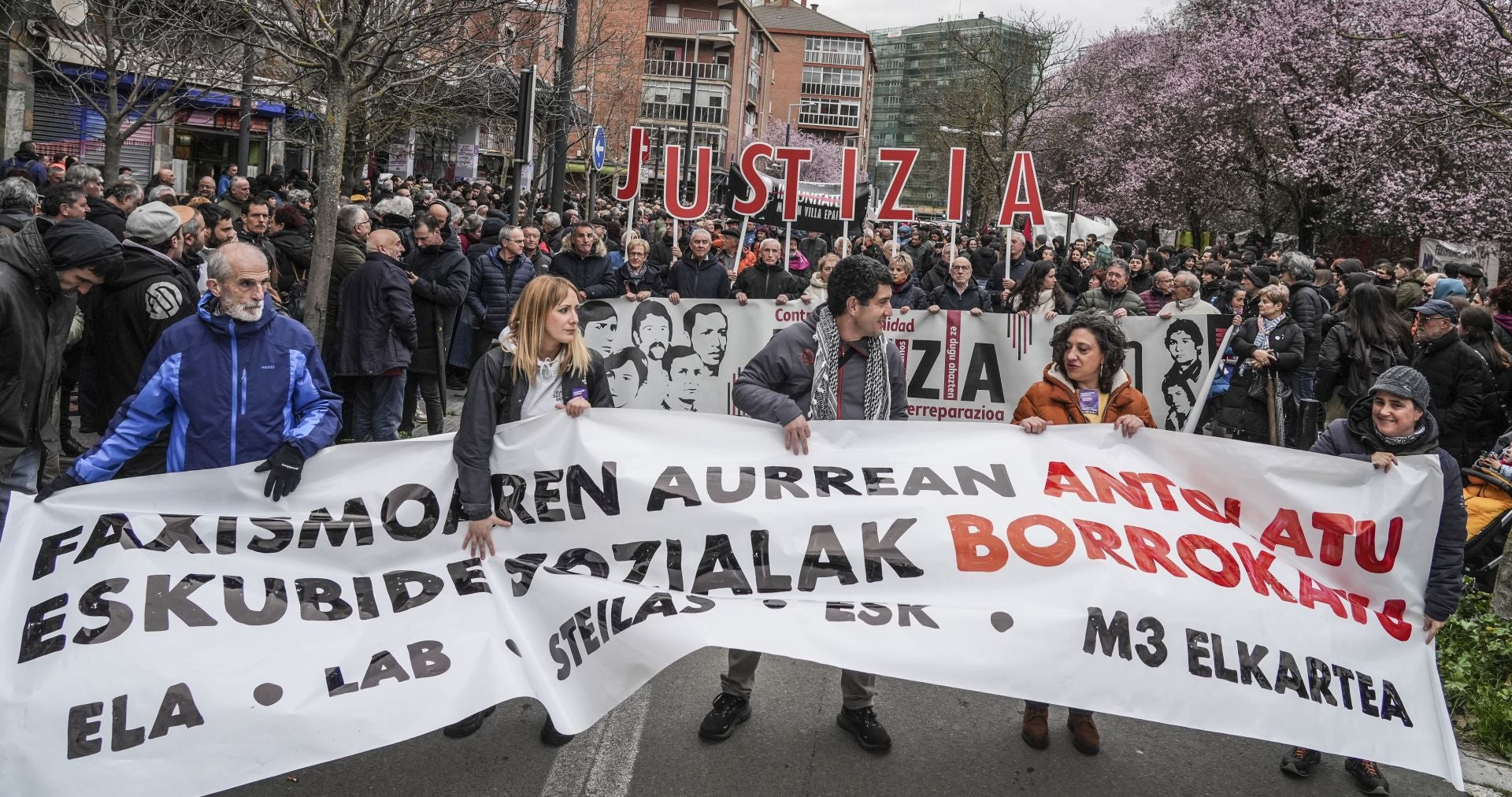 El homenaje y la manifestación en recuerdo del Tres de Marzo, en imágenes