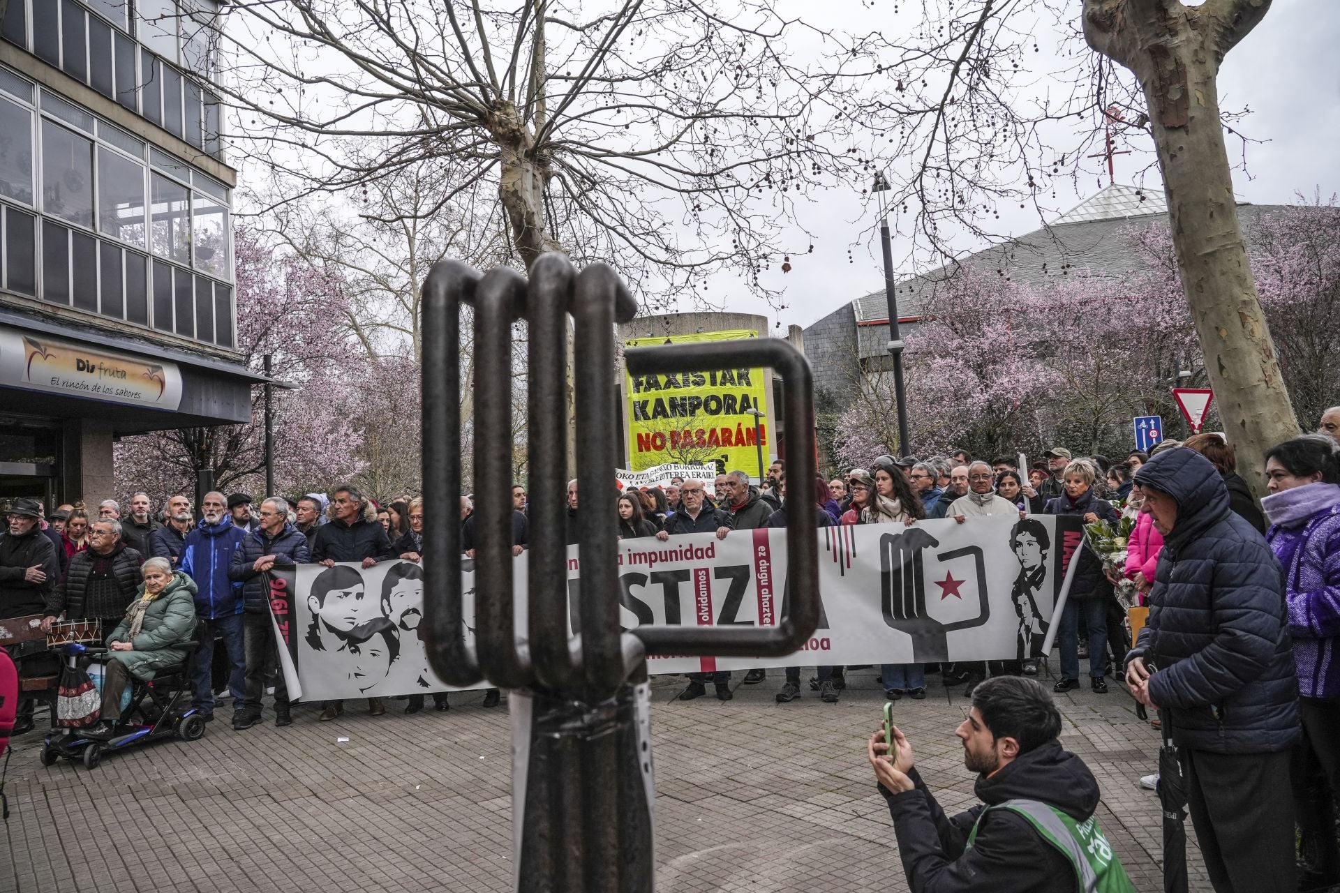 El homenaje y la manifestación en recuerdo del Tres de Marzo, en imágenes
