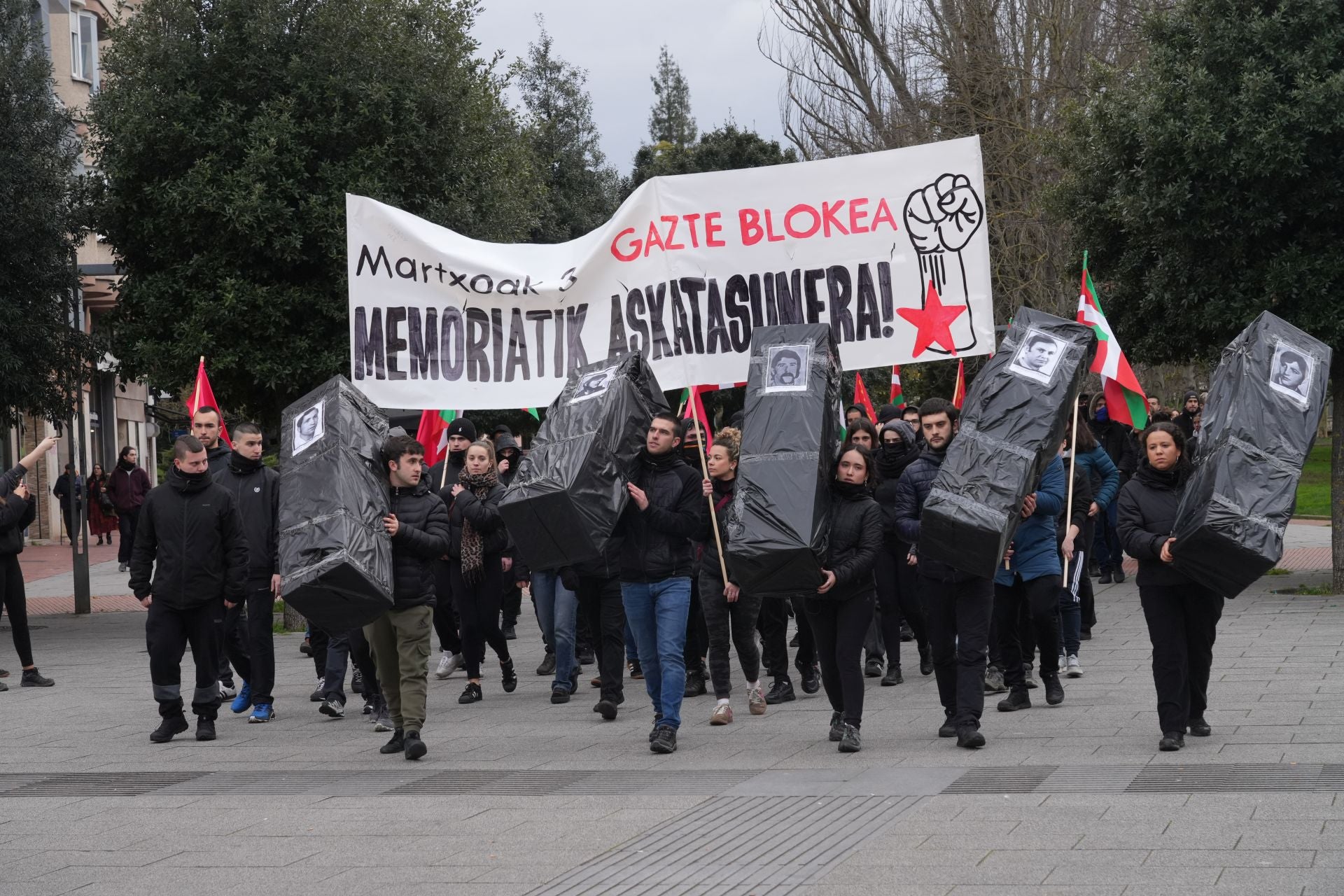 El homenaje y la manifestación en recuerdo del Tres de Marzo, en imágenes