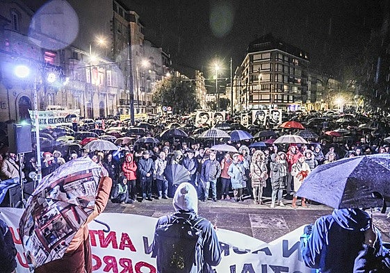 Final de la manifestación, frente a la Catedral Nueva.