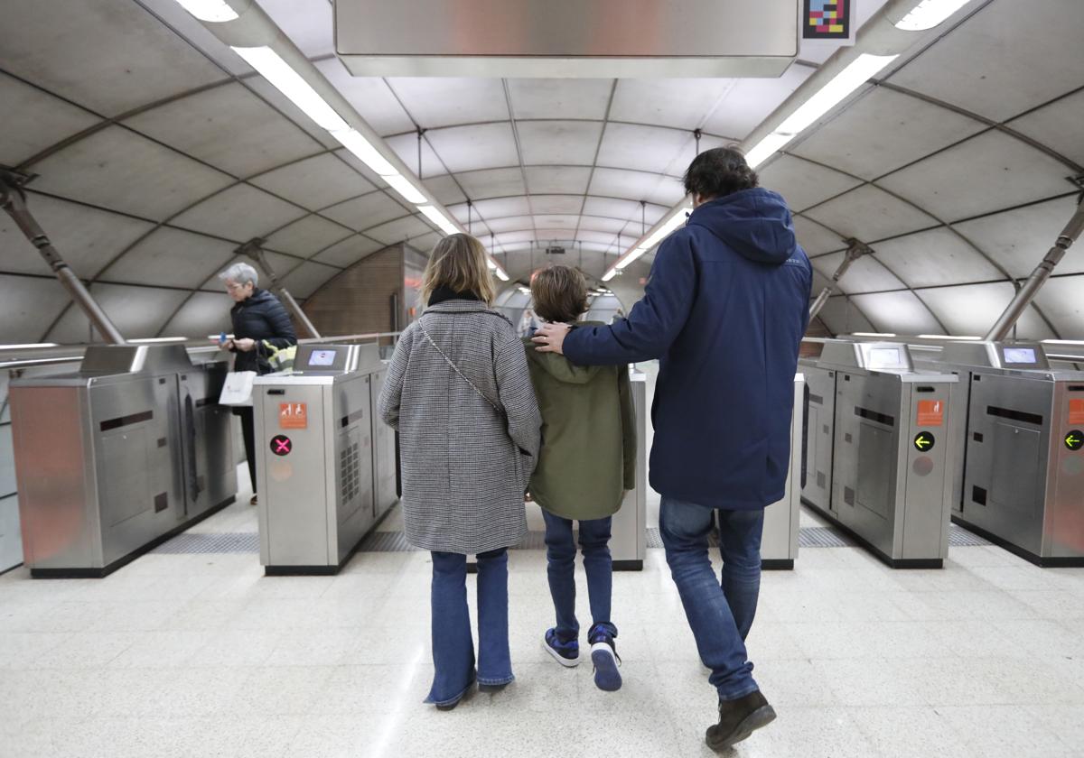 La mitad de los vizcaínos menores de 12 años han tramitado la barik para viajar gratis