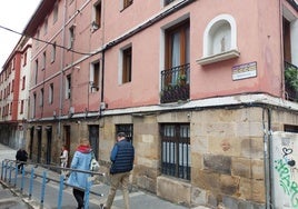 Vecinos transitaban por la zona en la que fue arrancada la figura religiosa