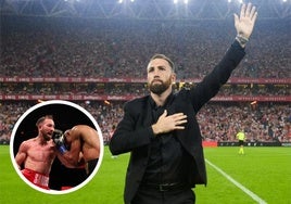 Sandor Martín San Mameseko harmailen txaloak eskertzen, irailean, Atletico Madrilen aurkako partidan ohorezko sakea egin ondoren.