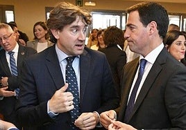 Eneko Andueza, en un acto público con el lehendakari, Imanol Pradales.