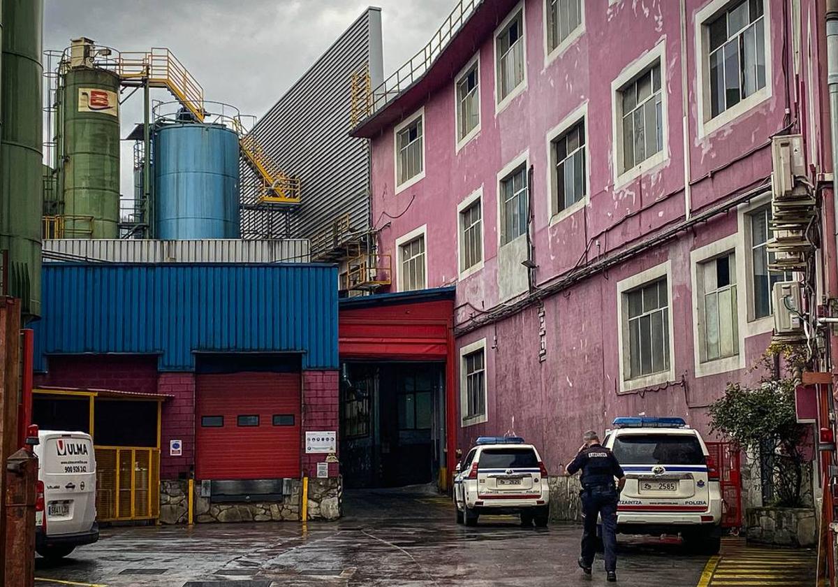 Muere un trabajador al quedar atrapado por una máquina en una empresa de Elorrio