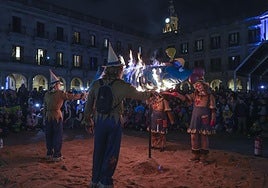 La plaza de España se ha llenado para despedir el Carnaval.