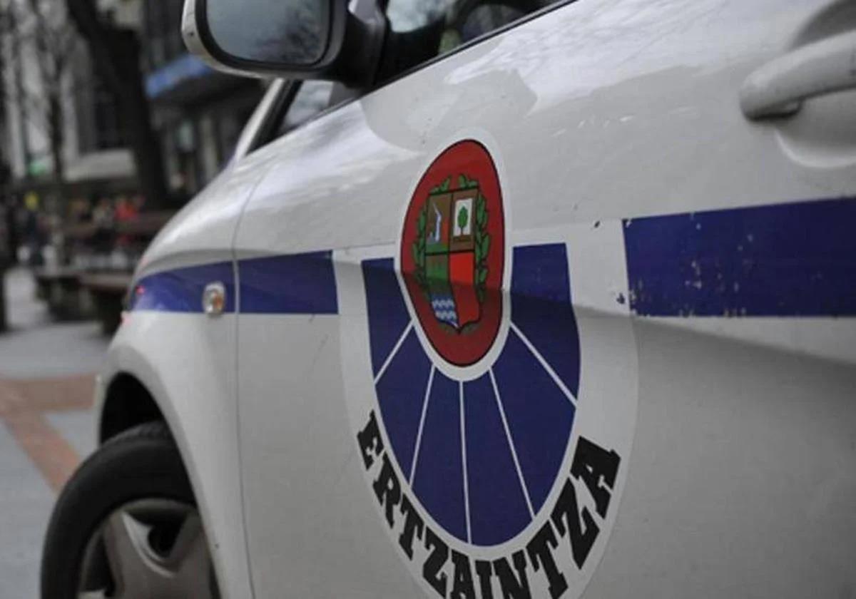 Dos detenidos tras huir de un control de tráfico e intentar atropellar a un ertzaina en Bilbao