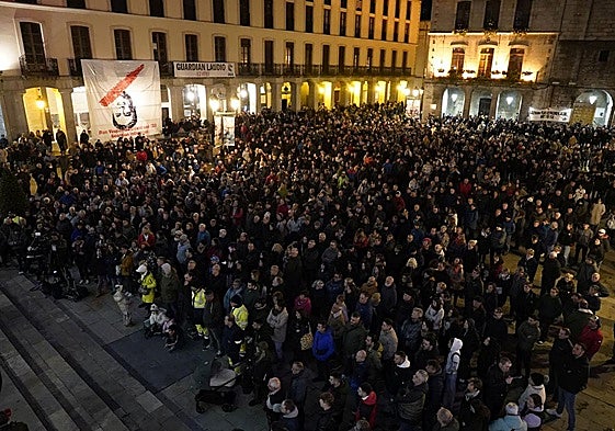 La marcha convocada el 31 de enero congregó a miles de personas contra el cierre de Guardian Llodio.