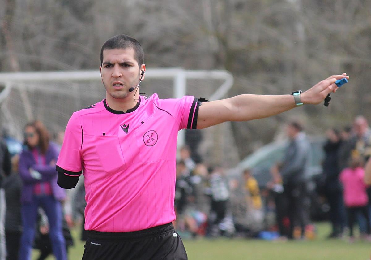 Muere un árbitro de Segunda Federación al que amputaron el brazo por un cáncer